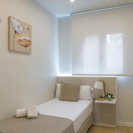 Apartamentos Turisticos Madanis L'Hospitalet de Llobregat Ngoại thất bức ảnh