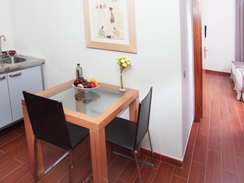 Apartamentos Turisticos Madanis L'Hospitalet de Llobregat Phòng bức ảnh